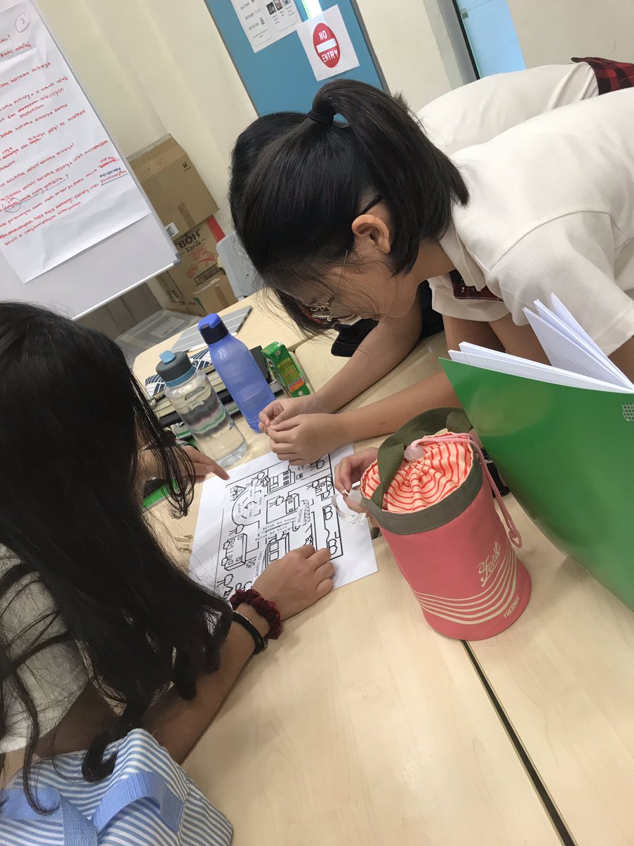 VanithaJayabal1's tweet photo. Year 8 BM Advance learned vocabulary on directions ( Panduan Arah ) through a fun game, called Find Me Map. Compete between houses encouraged them to collaborate and engage in the activity to the max!!!@cikgu_dessy @HIS_MFL @secondaryBM #his_learning https://t.co/A9ewIDBqRw