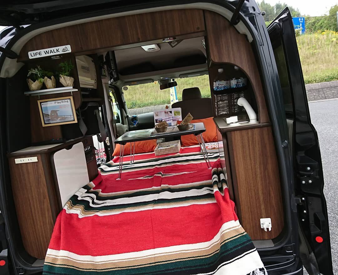 街なかソトアソビ 】出店者さん紹介！

｜　LIFE WALK　｜
岡山市内で、キャンピングカー専門店をしています。
キャンピングカーを、遊びや余暇のツールとして、たくさんの方に身近に感じてもらい、車中泊・アウトドア活動を快適に楽しんで頂きたいと思っています。