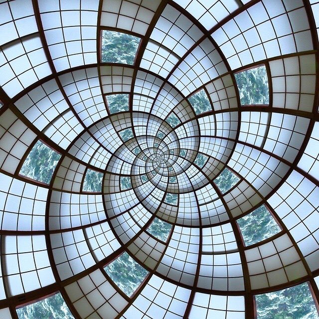 La morte è la curva della strada,
morire è solo non essere visto.
Se ascolto, sento i tuoi passi
esistere come io esisto.
La terra è fatta di cielo.
Non ha nido la menzogna.
Mai nessuno s’è smarrito.
Tutto è verità e passaggio.

#FernandoPessoa
