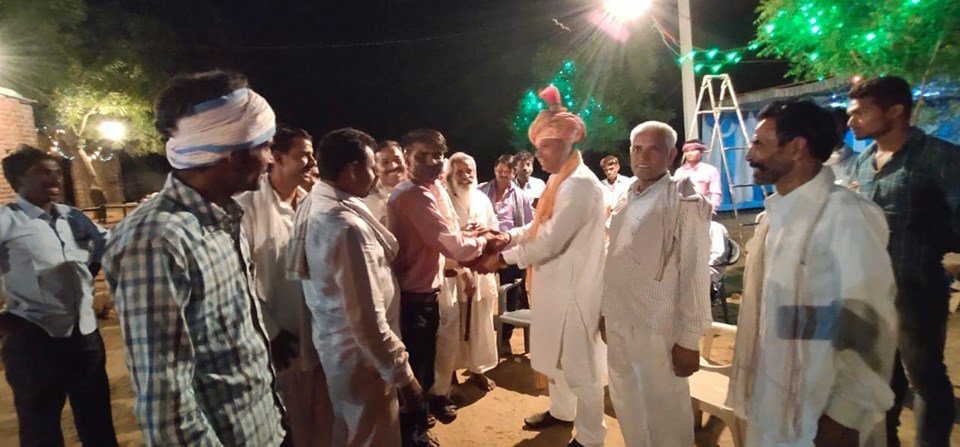 HudlaOm's tweet photo. ये वीरों की धरती,
जवानों का देश,
ये फसलों की माला,
किसानों का देश।
ऐसा मेरा भारत देश

कहीं राह पर लोग,
चलकर हैं गिरते,
ये दर्दे-दिलों के,
दीवानों का देश।
ऐसा मेरा भारत देश
#OmprakashHudla https://t.co/peYgT1AkMZ