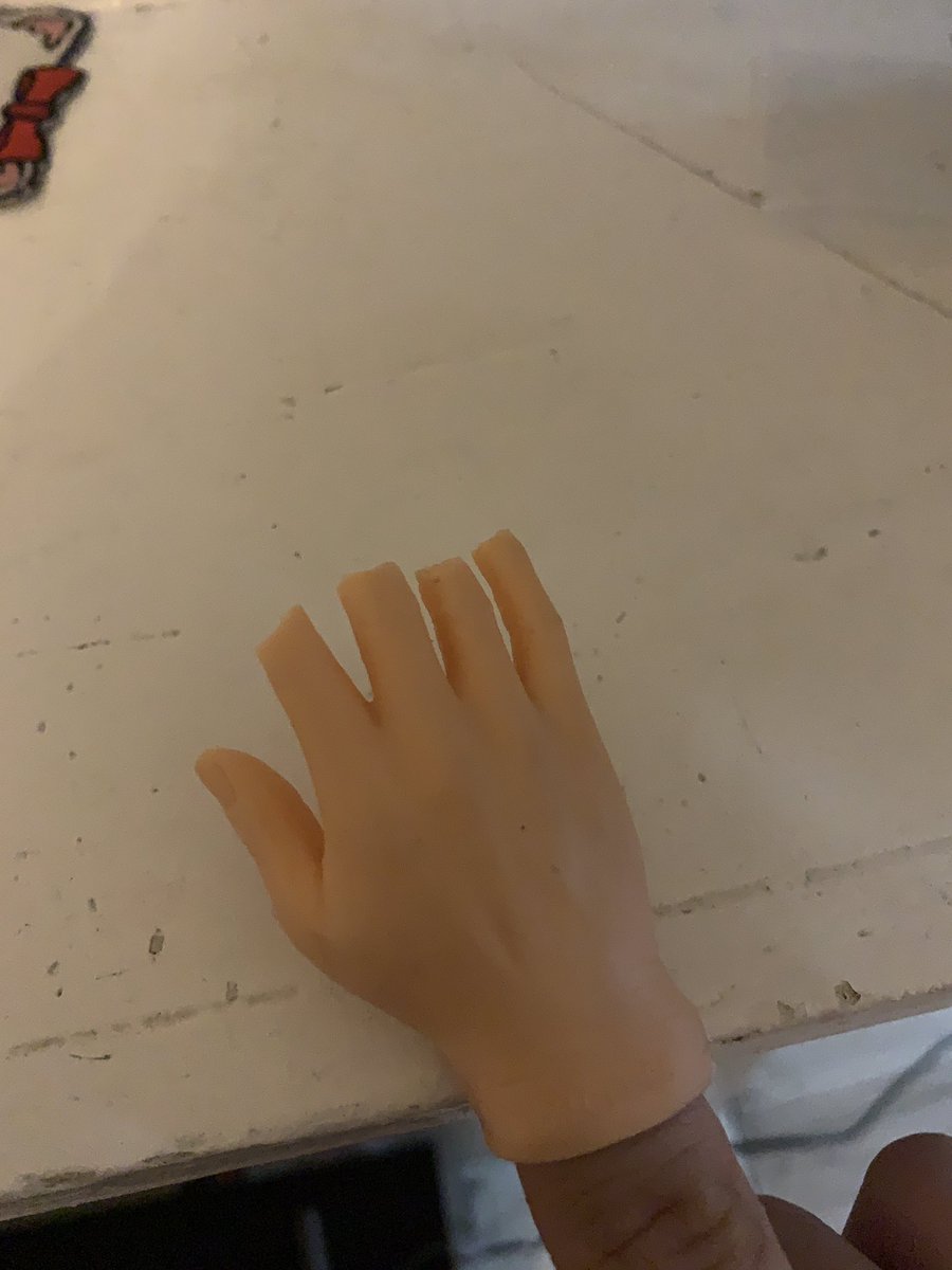 grawcie's tweet photo. Orbit ate my hand :/ #nothinggoodlastsforever https://t.co/VQ8gKeNZ3u