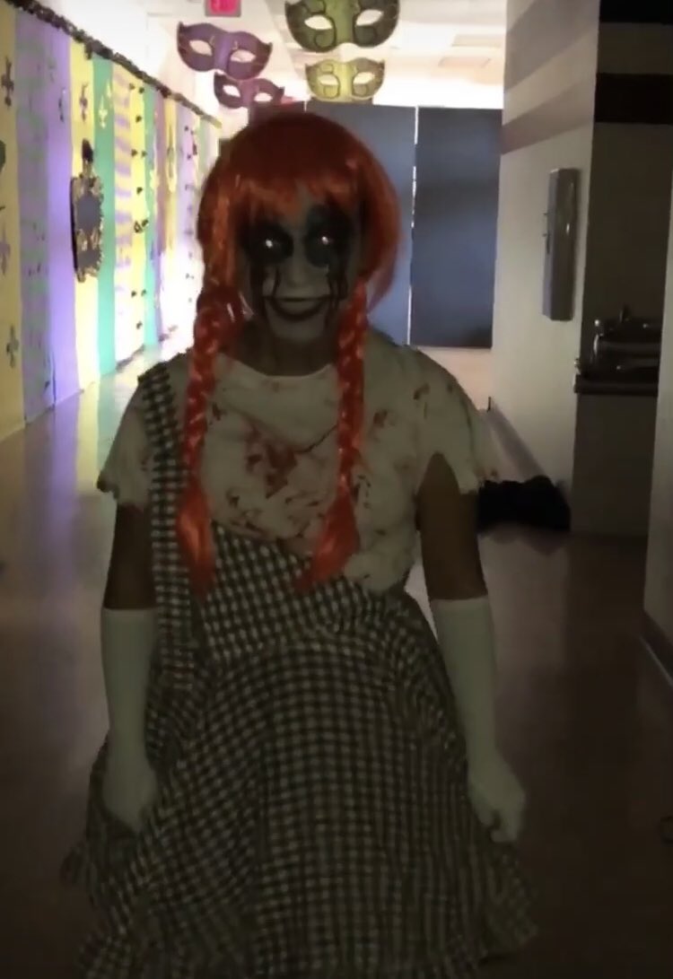 Pennywise129's tweet photo. // just did my school’s haunted house! And I was a CLOWN!! 

Here’s some pics of me tonight. Hope you guys like it :) 

-Makeup &amp; costume done by me https://t.co/NmzbNXhnpx