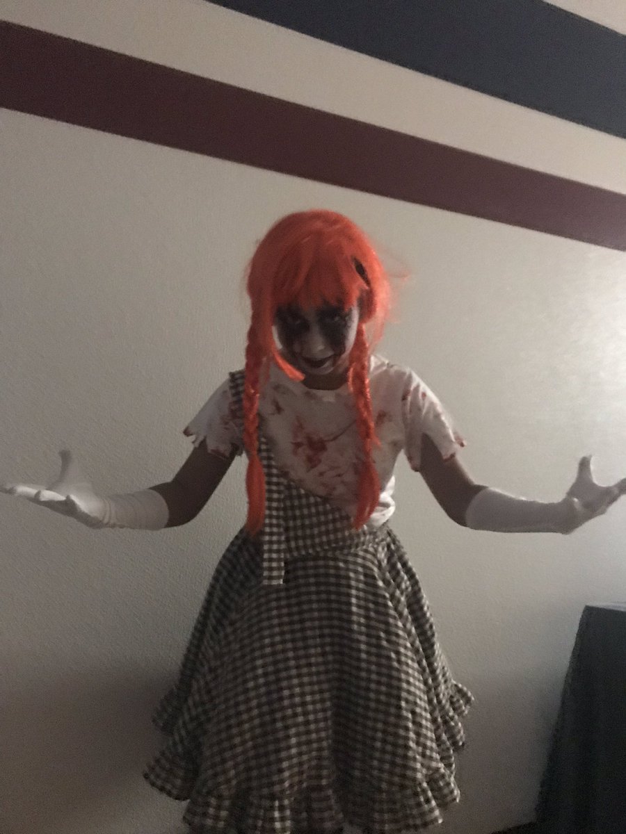 Pennywise129's tweet photo. // just did my school’s haunted house! And I was a CLOWN!! 

Here’s some pics of me tonight. Hope you guys like it :) 

-Makeup &amp; costume done by me https://t.co/NmzbNXhnpx