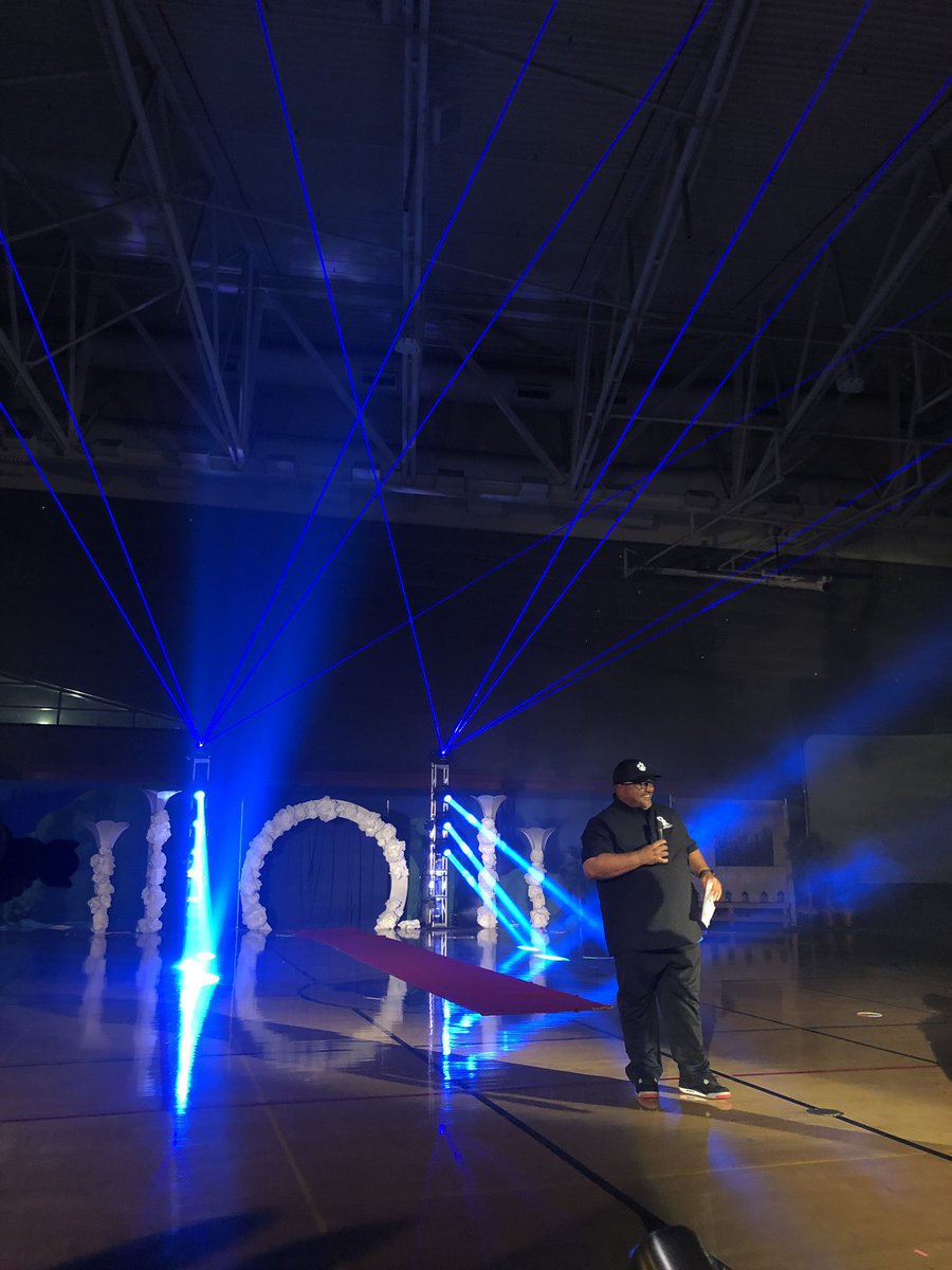 diamondranchasb's tweet photo. Tonight’s homecoming black out rally was amazing! We hope you all had a great time! #DRHC2019 https://t.co/sFjmP9l3ex