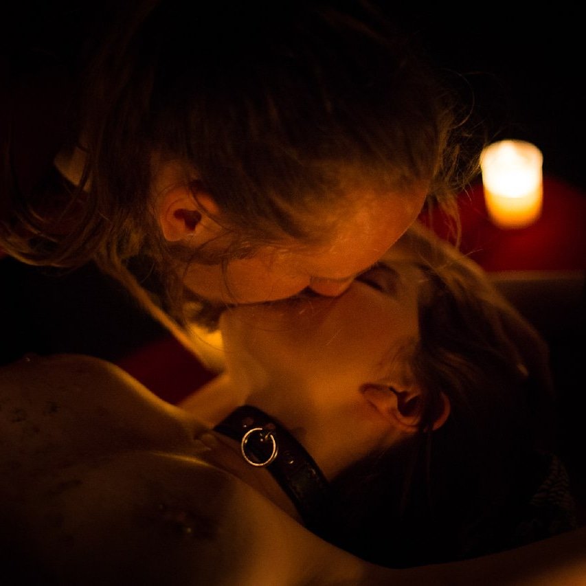 Snapshots of a little candlewax session I hat with my awesome partner <a href="/Kaffeetassee/">Kaffeetassee</a> during our holiday.
It was breathtaking.

#bdsm