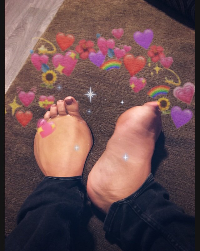 Corey_The_Worst's tweet photo. @kyuussb 
#retweetthefeet

Ooh look at these sweet pigglie wigglies teehee! Who wants a taste? https://t.co/jQvkYtTLrM