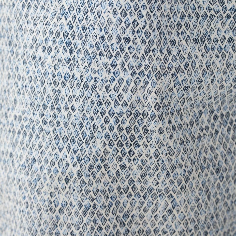 ZimmerliCH's tweet photo. The abstract graphic design of this classic nightwear radiates refreshing, confident style. Now online https://t.co/F8V7yvqgxa and available in the stores #Berlin #Geneva #Taipei #Zimmerli #theWorldsFinest #SensualFashion #AW19 #autumn #fashion #Switzerland #handmade #laces https://t.co/VCngUnCrax