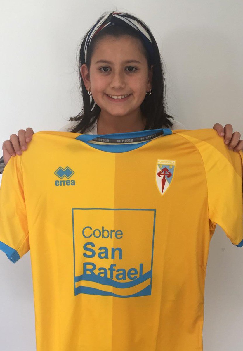 SD_Compostela's tweet photo. Nerea Pintos, sobriña de Alberto Pin, recolleu onte a camiseta que gañou o seu tío no primeiro sorteo realizado no noso Facebook, xentileza de @recambiosbalsa. Estade atentos porque pronto realizaremos máis!!! #CamiñoÁSegundaB https://t.co/NmPlY2vo3R
