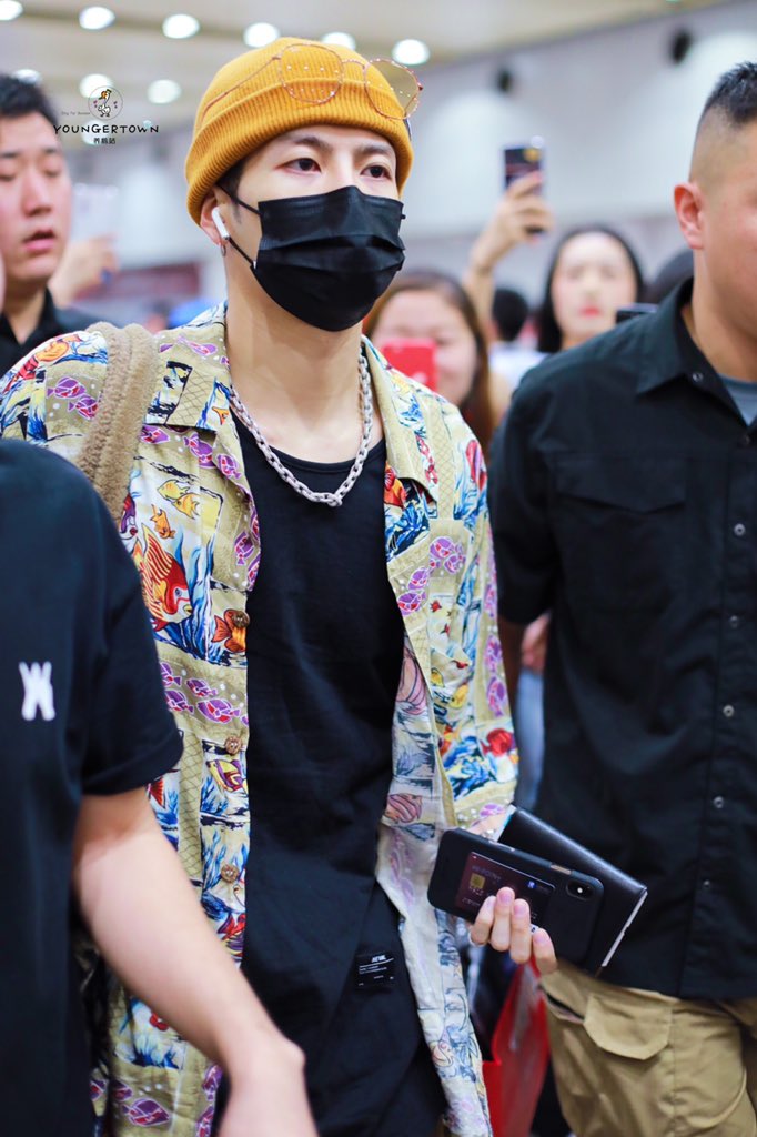 YoungerTown's tweet photo. ⁠#jacksonwang #王嘉爾 #잭슨 #teamwang #JacksonWangOXYGEN #JacksonWangBimmerRide #JacksonWangDIFFERENTGAME #MadeIt #JacksonWangFENDIMAN #JacksonWangDAWNOFUS #JacksonWangOKAY  #JacksonWangPAPILLON #generation2 #Fendiman #got7 #jyp #kpop #갓세븐 @JacksonWang852 🥺🥺🥺🥺🥺 https://t.co/158Lha0d1X
