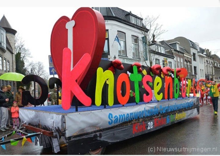 Stichting Openbaar Carnaval Nijmegen, luidde vorige week de noodklok tijdens een inspraakavond van de gemeenteraad. De stadsoptocht tijdens carnaval dreigt verder te verschralen als er op zeer korte termijn geen locatie beschikbaar komt voor de bouw van de carnavalswagens.