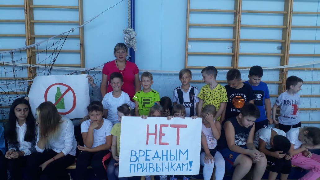 6_mbou's tweet photo. В нашей школе к Всероссийскому дню трезвости был проведен ряд мероприятий 10 и 11 сентября. На этих мероприятиях учителя говорили на актуальную для нашего времени тему, а звучит она так: ��Трезвость-норма жизни». https://t.co/hvW37i9LMt