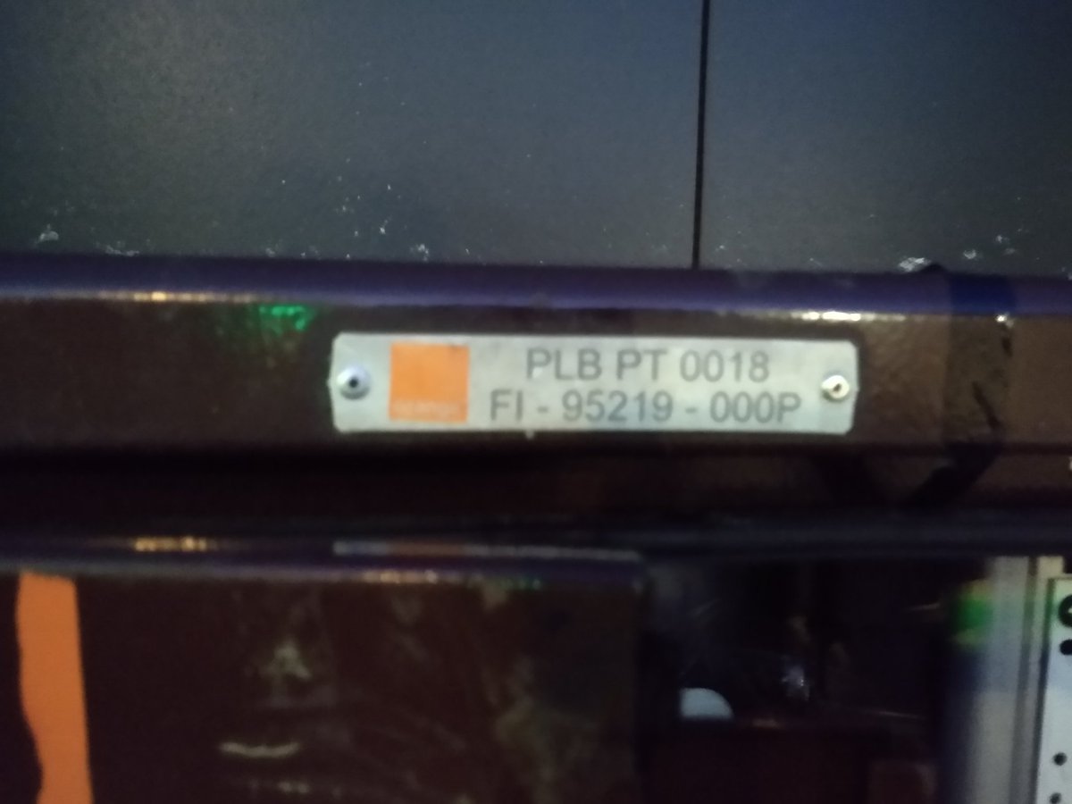 ChoiZ's tweet photo. @Orange_France C'est possible de fermer a clé vos armoires fibre a Ermont Eaubonne svp ?! le scotch ne tiens plus depuis longtemps... https://t.co/0E5o48mifs