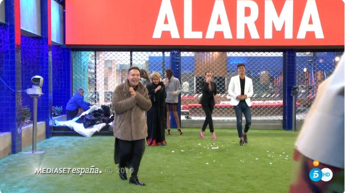 Dos30TV's tweet photo. @Iagare @Alvaro_Diaz_M @ghoficial @blasco_pilar @jjaviervazquez El estreno de #GHVIP7Estreno LÍDER de su franja de emisión con +5.3 puntos que @La1_tve y +17.9 puntos que @antena3com
Sus mejores datos los obtiene en Asturias con un 32.6% de cuota, seguido de Canarias 31.2%, Murcia 30.6% y Madrid 27.5% de cuota!
#QueVivaLaTele📺❤️ https://t.co/9bYG6ROiK2