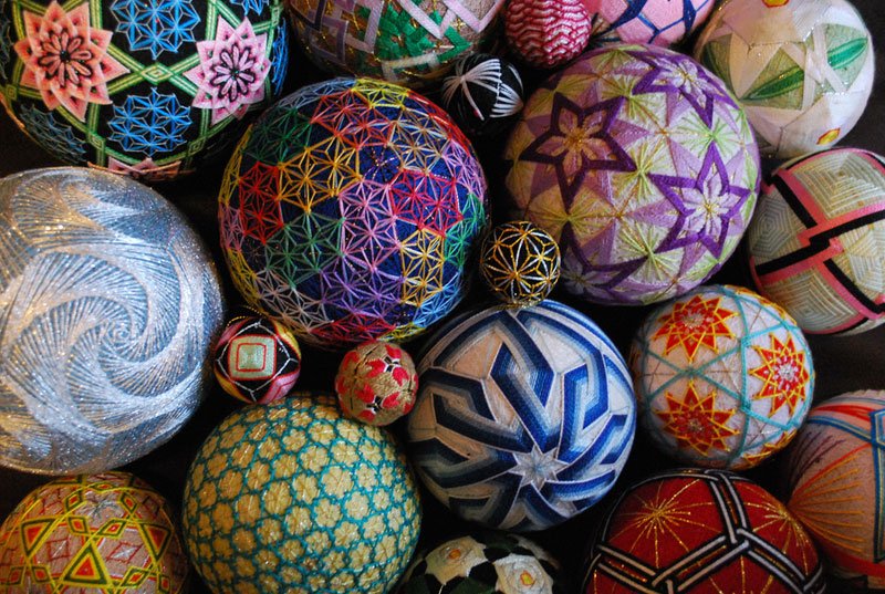 womensart1's tweet photo. Japanese artist Nana Akua photographed her grandmother's embroidery - a folk artform known as Temari, meaning ‘hand ball’ and given as special gifts #womensart https://t.co/4oKG9sDCpJ