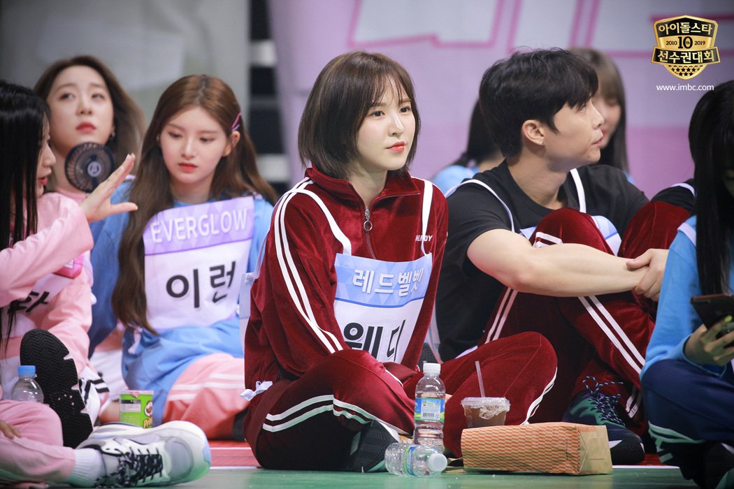 withMBC's tweet photo. [2019 추석특집 아육대]
현장 비하인드 포토 📷

한 순간도 쉬지않고
미모들 너무 열일한다👍

#추석특집아육대 #아이돌스타선수권대회

2019.09.12 (목)
2019.09.13 (금) 방송 https://t.co/1Tl5XCdJoZ