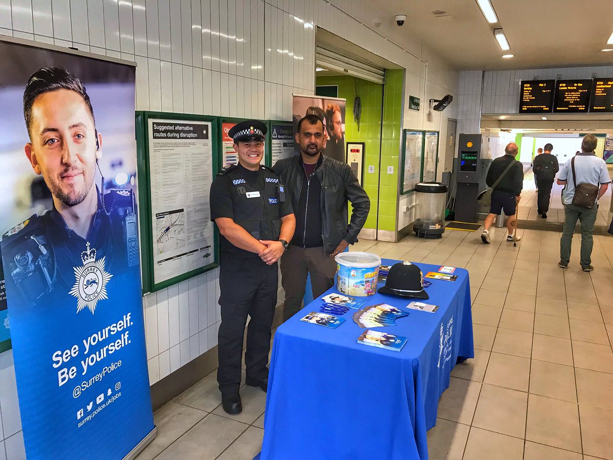 At Epsom Railway Station today, come chat to us if you’re interested in a change of career, so many opportunities available as a Police Officer #whatdoyoudo #jointhepolice #surreypolice @EpsomEwellBeat @SouthernRailUK @SurreyPolice