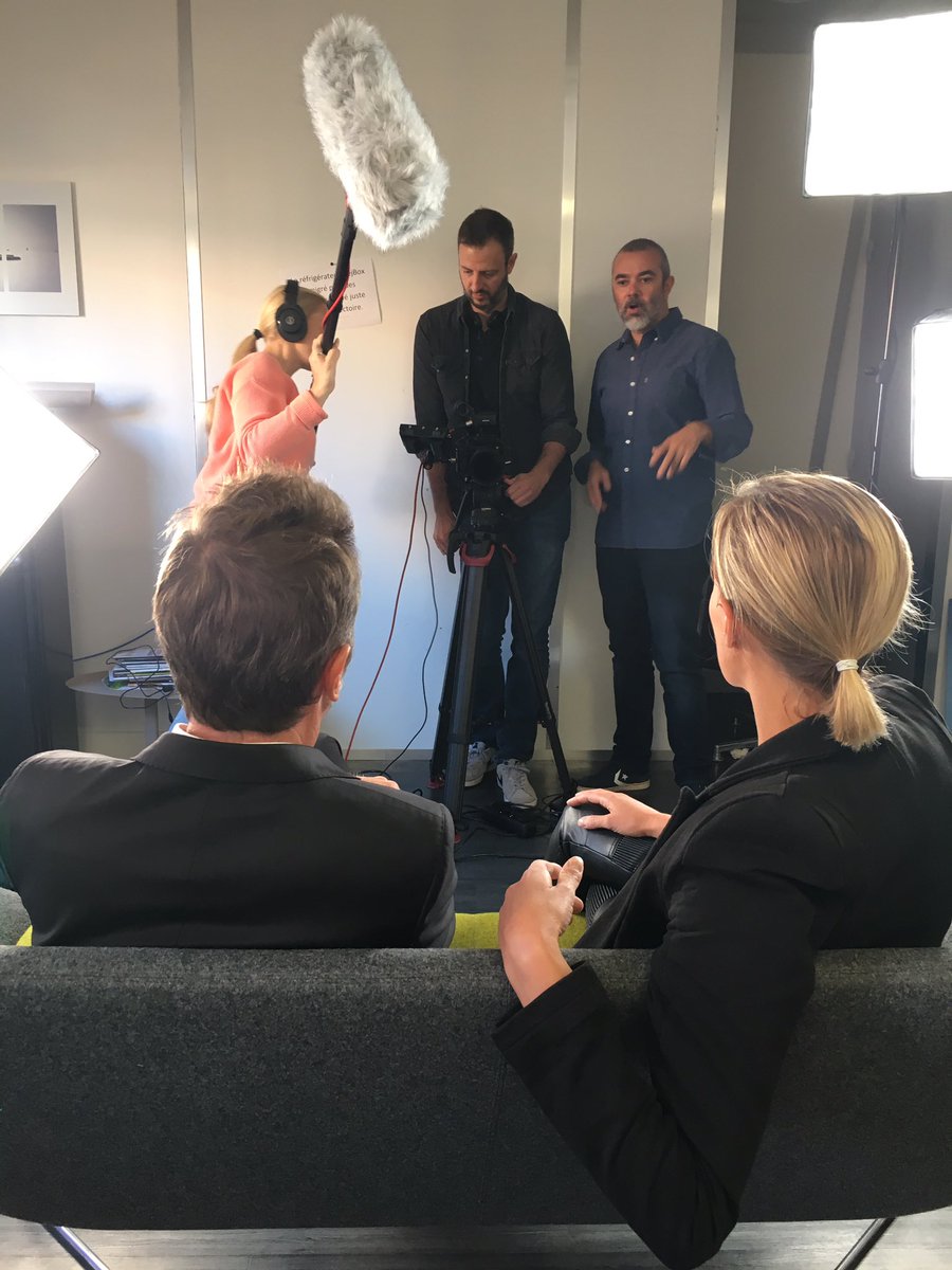 📣 Pour les fans des courses 📣
📌RÉSERVEZ votre mercredi 25 septembre 21H 📺, ça devrait vous plaire 😉 
Le bonbon🍭 de la rentrée sur <a href="/equidia/">Equidia</a>😋Plein de surprises vous attendent avec <a href="/CSoumillon/">Christophe Soumillon</a> 🥳 #LGH