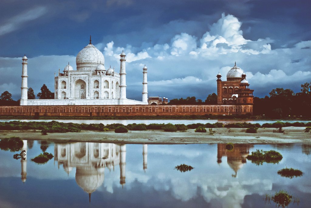The #TajMahal, one of the iconic sites and #UNESCO World Heritage Monuments was built by #Mughal Emperor #ShahJahan as a memorial to his wife, #MumtazMahal...
Pic : #incredibleindia