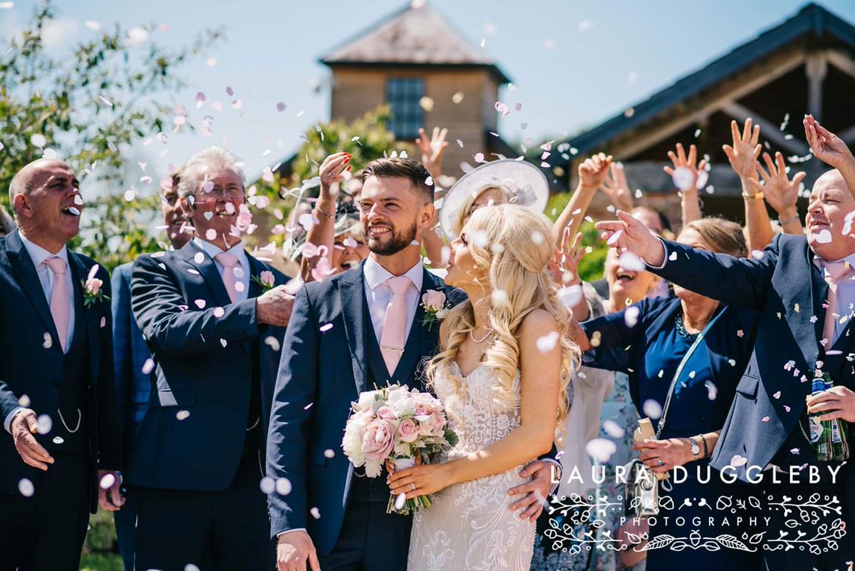 LauraDuggleby's tweet photo. @CharnockFarm was a brand new venue for me, and I had the opportunity to shoot here this summer as a second shooter!
I can't wait to get back to this venue next year and shoot my own wedding!
#lancashirebride  #charnockfarmwedding #lancashireweddingphotographer  #charnockfarm https://t.co/ORxURgdsx4
