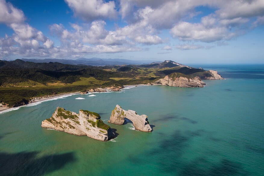 GoldenBayAir's tweet photo. Why wish to be a bird when you can fly Golden Bay Air!
.
.
#goldenbay #takaka #nelson #scenicflight #flight #beach #newzealand #instagood #wharariki #beautiful #photography #landscape #scenery #instatravel #travel #destinationnz #mountains Photo - Rachstewartnz - @rachstewartnz https://t.co/xPXm211bZI