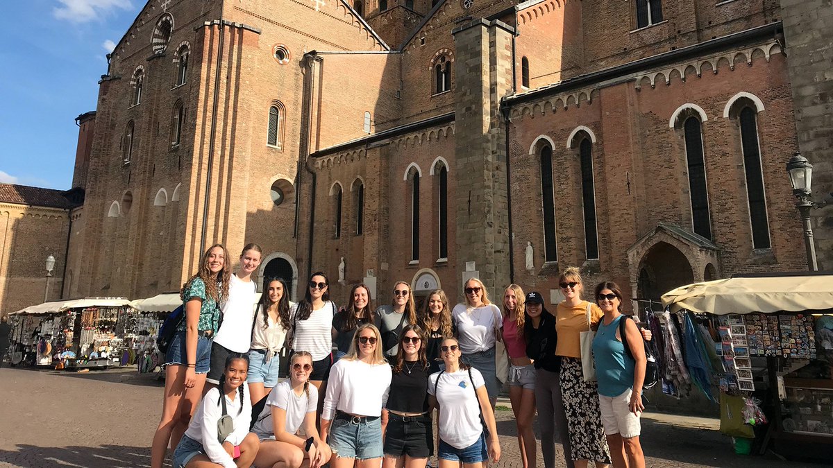 Marcie Schlick of <a href="/UBCWBBall/">UBC Women's Basketball</a> provides the latest update from Italy, where two <a href="/UBC/">University of British Columbia</a> T-Birds teams are on tour: bit.ly/2krEKYq 

Thank you to <a href="/UniPadova/">Università di Padova</a> for hosting us! 
 
#TBirdsInItaly 🇮🇹🏀🏐📚