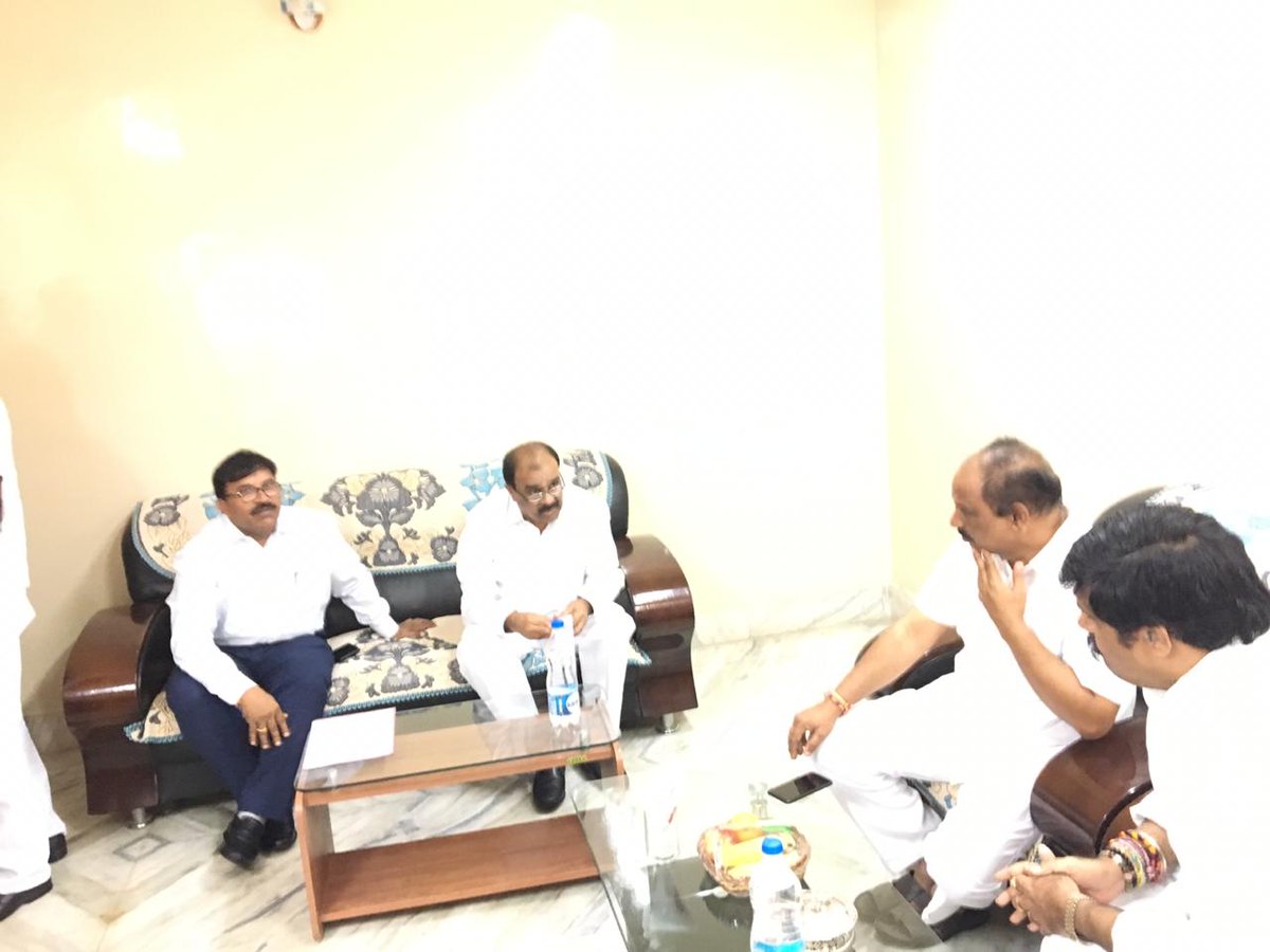 YscrCp's tweet photo. పెను���ొండ R&amp;B అతిధి గృహం నందు మంత్రులు గారితో కలసి జిల్లా పర్యాటక గురించి చర్చిస్తున్న అనంతపురము ఎమ్మెల్యే #అనంతవెంకటరామిరెడ్డిగారు మరియు జిల్లా ఎమ్మెల్యేలు ఎంపీ. https://t.co/XRiH6Dw08i