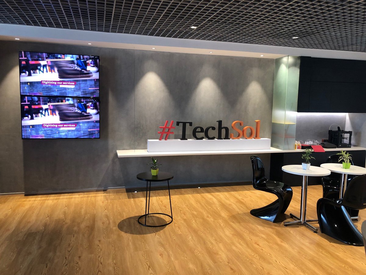 PwC_IN's tweet image. The stage is set! PwC India hosts the much-awaited #AnalystDay. 
As we get ready to welcome reputed analysts and our global leaders, here’s a peep into PwC’s Experience Centre which has been transformed into a comfortable home, with a living room &amp;amp; garden #FitForFuture #TechSol