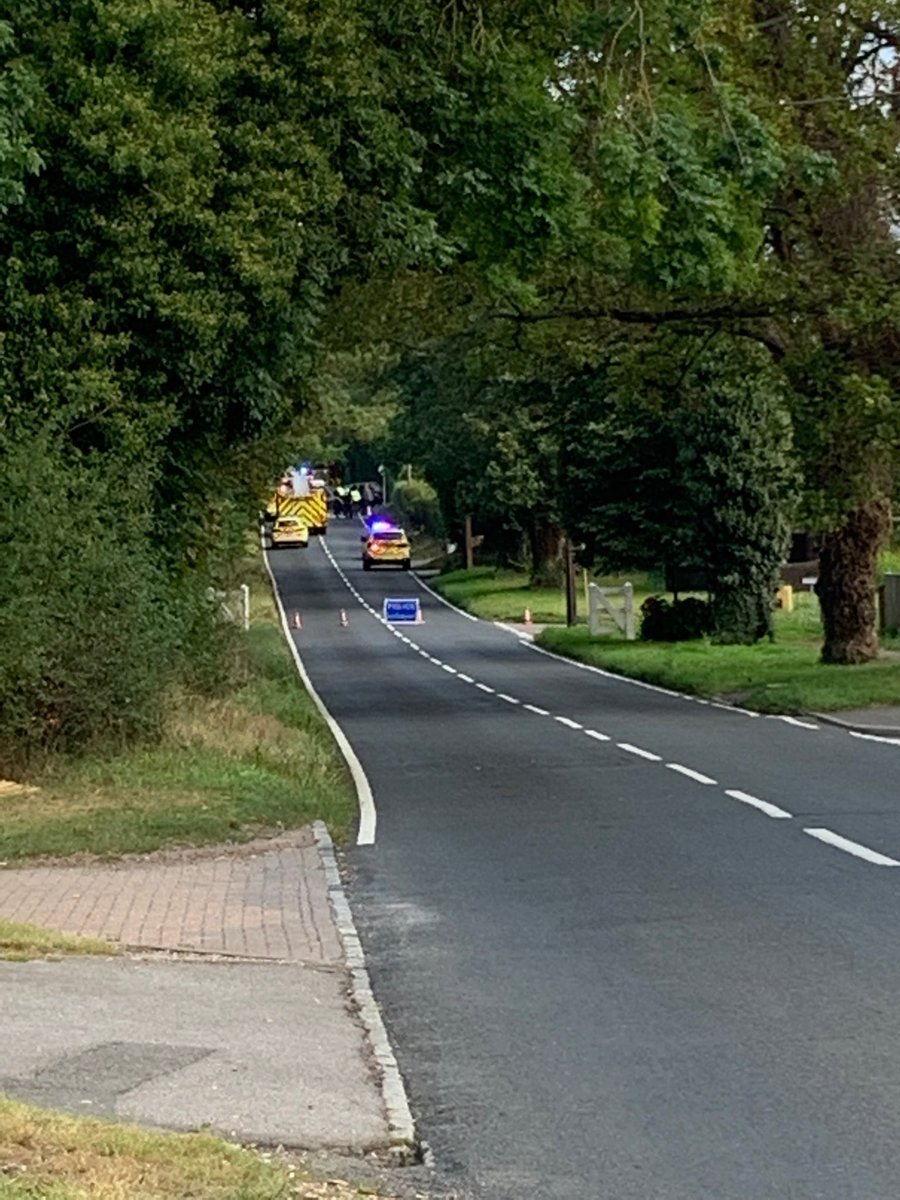 ⁦<a href="/MyMarlowUK/">MyMarlow.co.uk</a>⁩ Seymour Court Road currently closed 200m up from Seymour Park Road.