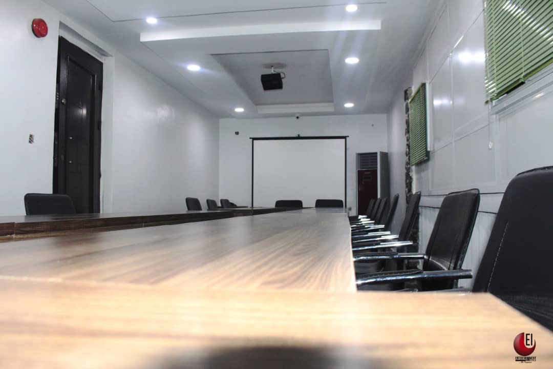 9Royale's tweet photo. In need of a 30-seat training, sound proof, sophisticated room within Ikeja?

Also suitable for conferences, seminars and corporate meetings!

@9Royale is your plug to effective meeting arrangements.

Call: 08073376702

16, Ladipo Oluwole Street, off Adeniyi Jones, Ikeja
#house9 https://t.co/tLIpB5qhXQ