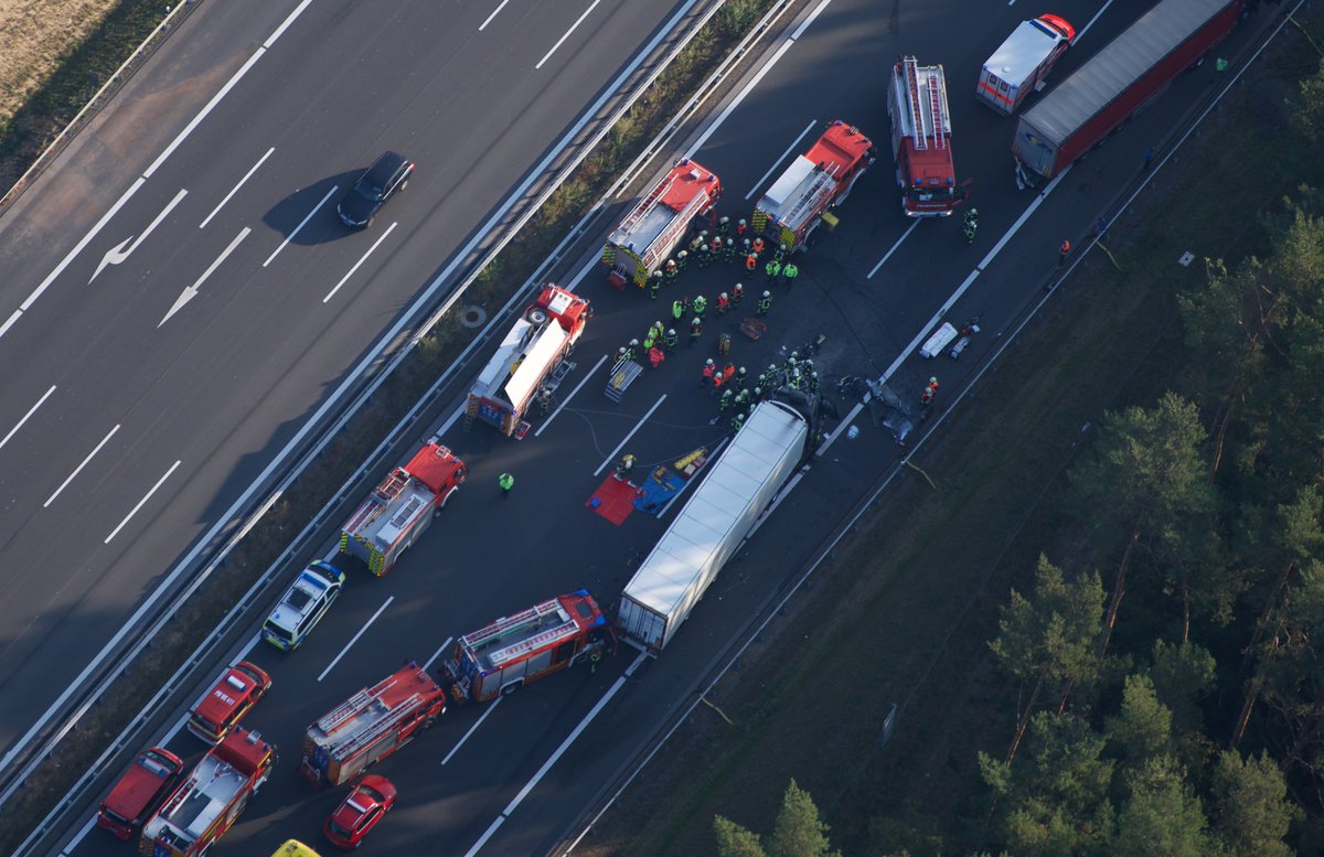 RadiosoundsV's tweet photo. @rbb24 #A10 #Vollsperrung #Traffic #Feuerwehr #Brandenburg #Verkehrsflieger https://t.co/LvZ6svMJ2o