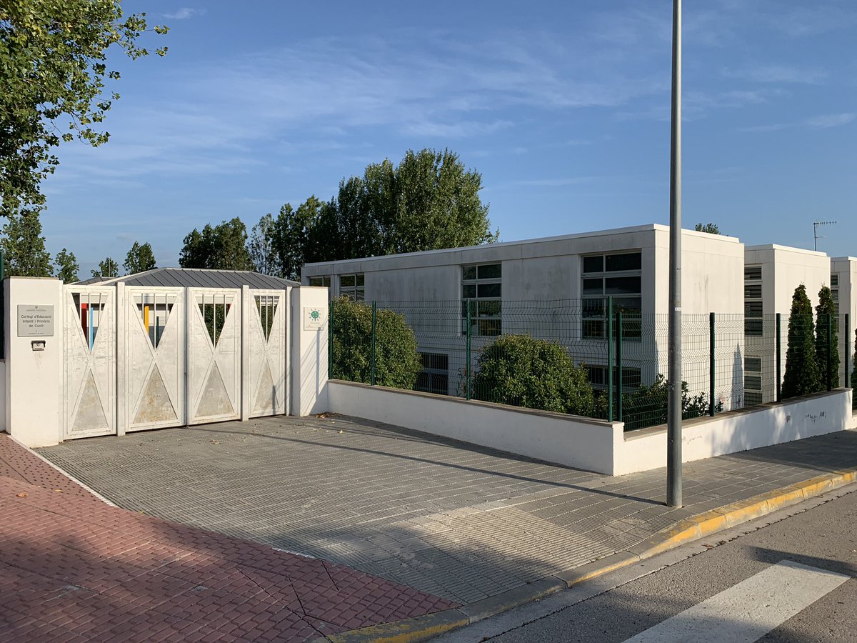 jmcabada's tweet photo. Molt bon inici de curs a tots els peques, equips educatius, policies municipals, conserges i pares del municipi!!!#Cunit #cunitviu #educaciopublicadequalitat #Solcunit #EscolaElsCossetans #PompeuFabra #LlarElTrenet #InstitutErnestLluch https://t.co/OXzeaIq42j