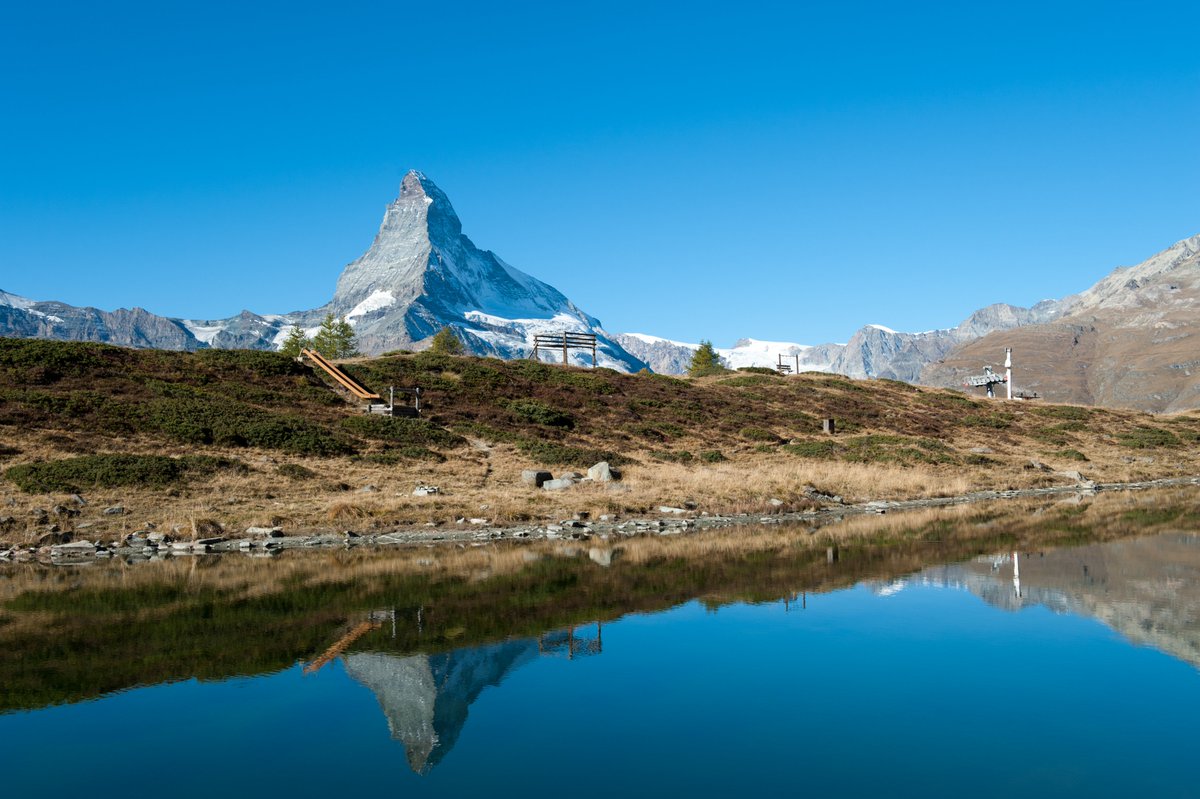 zermatt_tourism's tweet photo. Want to see some beautiful lakes? ➡️ https://t.co/9OLKGYhRrm #zermatt #mattehorn #Switzerland
📸 Michael Portmann https://t.co/54QJTDKtq7