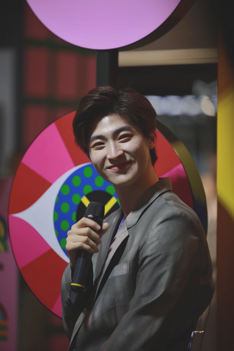 pd_pangpond's tweet photo. อยากลักพาตัวเค้ากลับบ้าน
แล้วซ่อนเค้าไว้แค่ที่นั่น ♥️
@bluepongtiwat_ 
#Colorofsiam
#siamcenterXcrigandkarl
#Bluepongtiwat https://t.co/SLSV8r9gAn