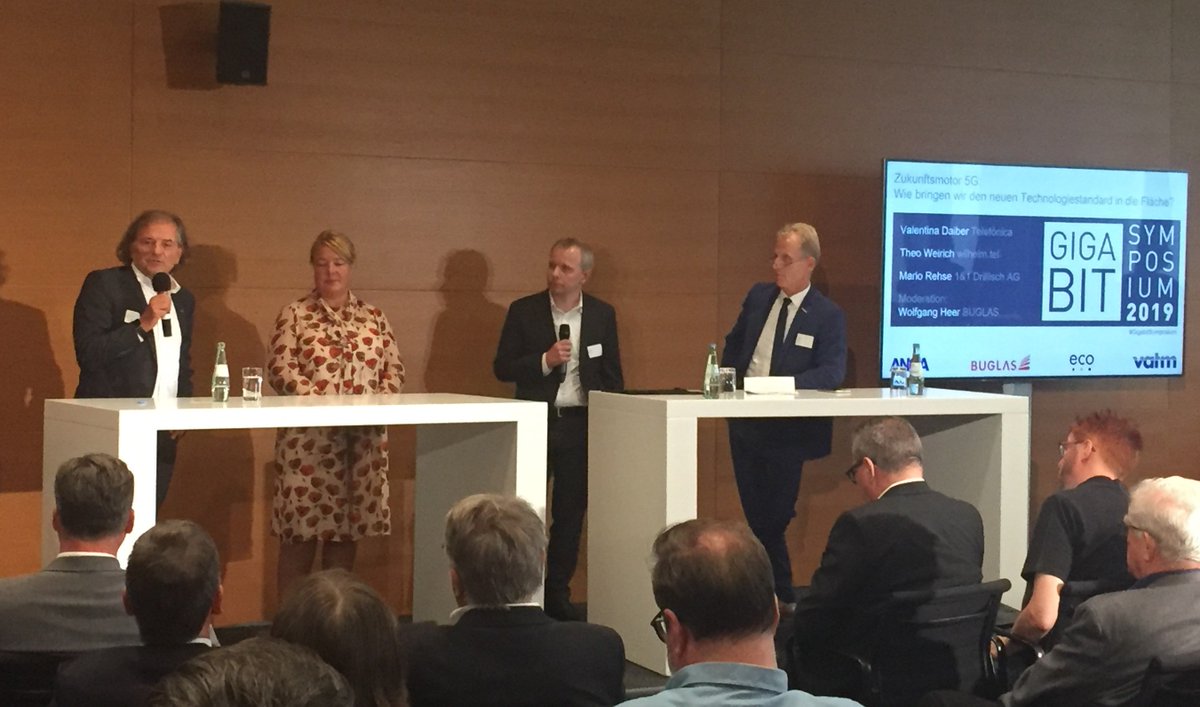 Buglas_eV's tweet photo. "Zukunftsmotor 5G: Wie kriegen wir den neuen Technologiestandard in die Fläche?" mit Weirich (@wilhelm
.tel), Daiber (@telefonica_de ), Rehse (@1und1
Drillisch), Moderation Heer (#BUGLAS) auf dem #GigabitSymposium2019 https://t.co/ITX4g81ocG