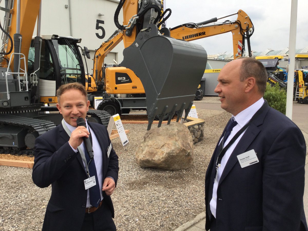 ABZ_News's tweet photo. #Liebherr rückt auf der #NordBau u.a. den kompakten, für den Innenstadtbereich konzipierten #Mobilbagger 913 und den #Umschlagbagger LH 18 M mit einem Betriebsgewicht unter 20 Tonnen in den Fokus. @LH_Construction https://t.co/t1YdYzi1By