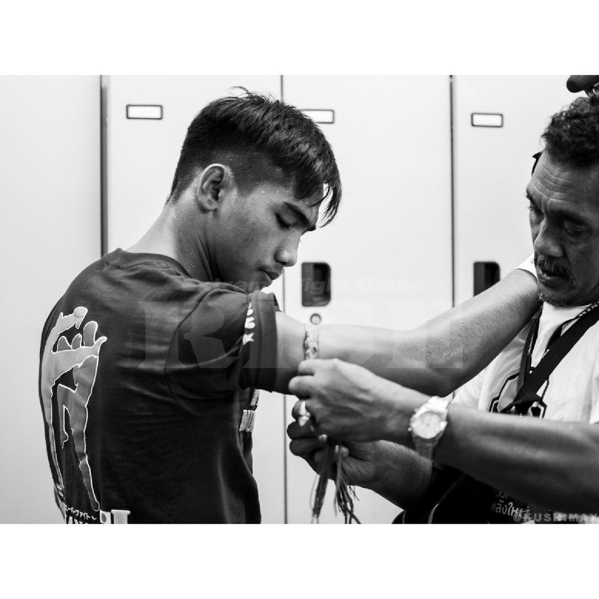 kushima_makoto's tweet photo. “RISE WORLD SERIES 2019 -Semi Final Round In Osaka-“ 
#ルンキット・ウォーサンプラパイ / #rungkit 

#rise #risews #fighter #kickboxing  #muaythai #osaka #japan #monochrome #champion https://t.co/fB7TIV7Wwp