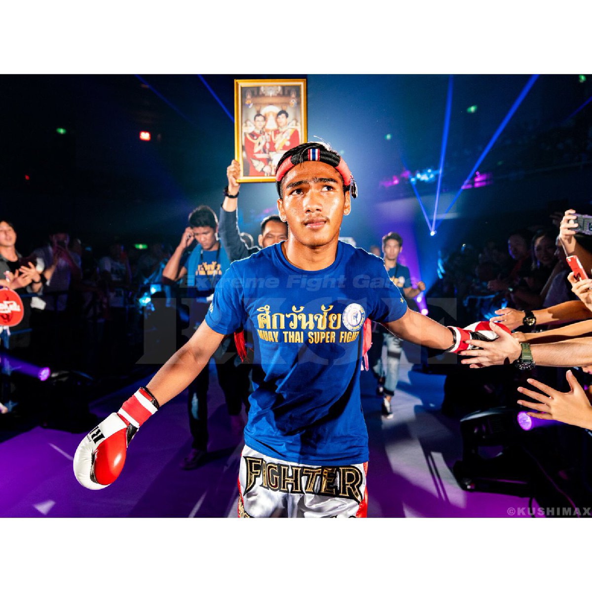 kushima_makoto's tweet photo. “RISE WORLD SERIES 2019 -Semi Final Round In Osaka-“ 
#ルンキット・ウォーサンプラパイ / #rungkit 

#rise #risews #fighter #kickboxing  #muaythai #osaka #japan #monochrome #champion https://t.co/fB7TIV7Wwp