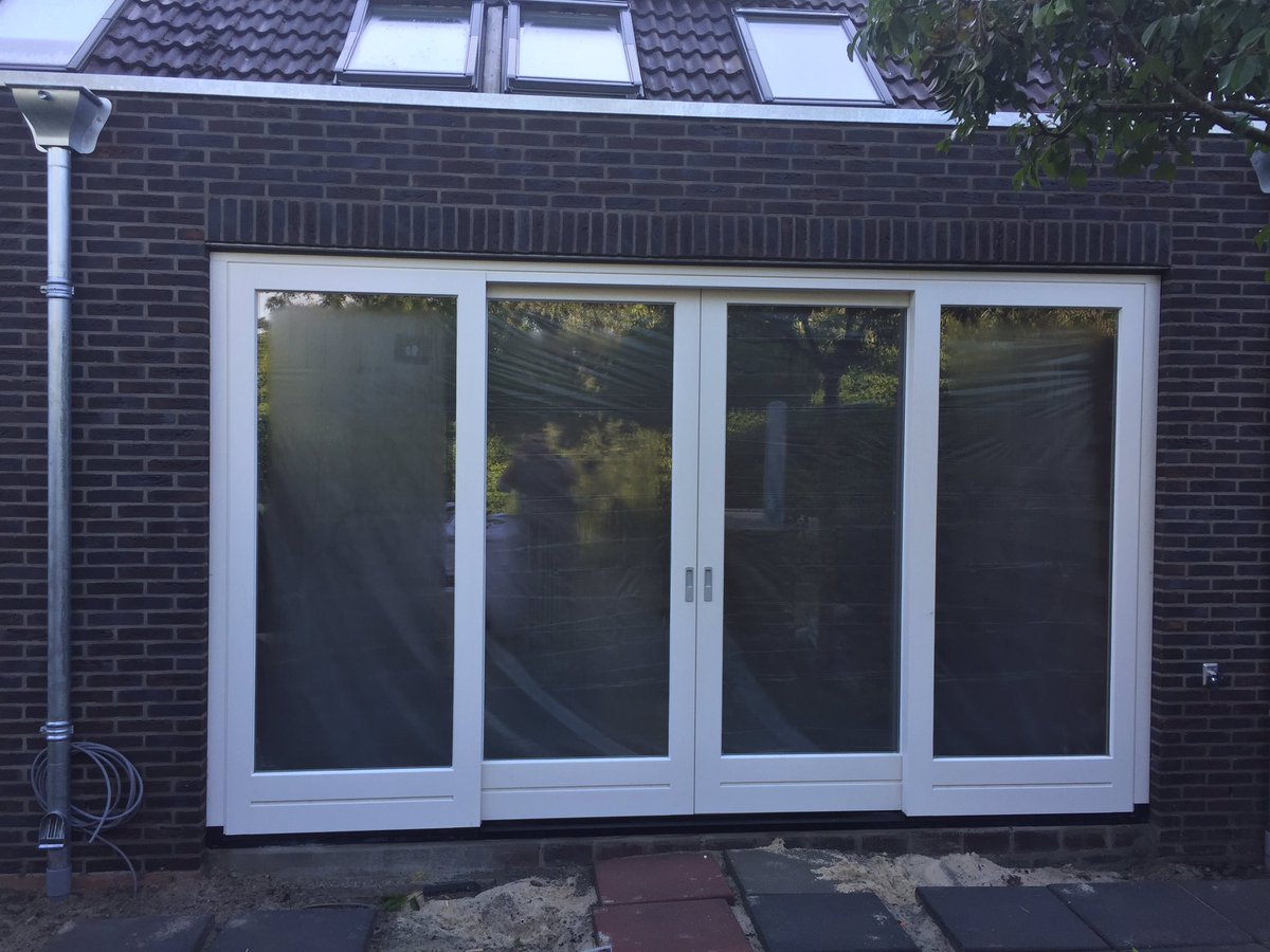 Bertil_Bouma's tweet photo. Aan het afwerken deze mooie uitbouw. Mooie zinken afwerking en details. #uitbouw #extraruimte #zink https://t.co/nUCRmBNSSO