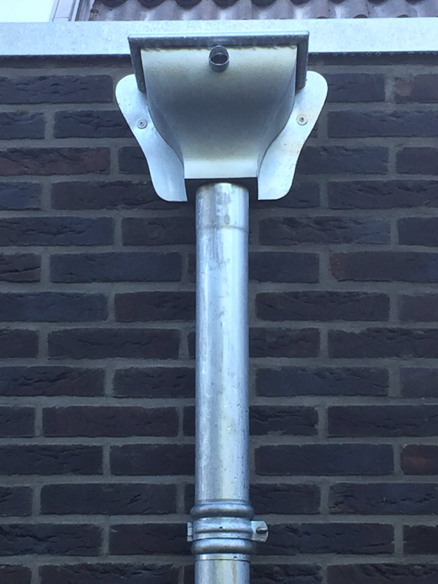 Bertil_Bouma's tweet photo. Aan het afwerken deze mooie uitbouw. Mooie zinken afwerking en details. #uitbouw #extraruimte #zink https://t.co/nUCRmBNSSO