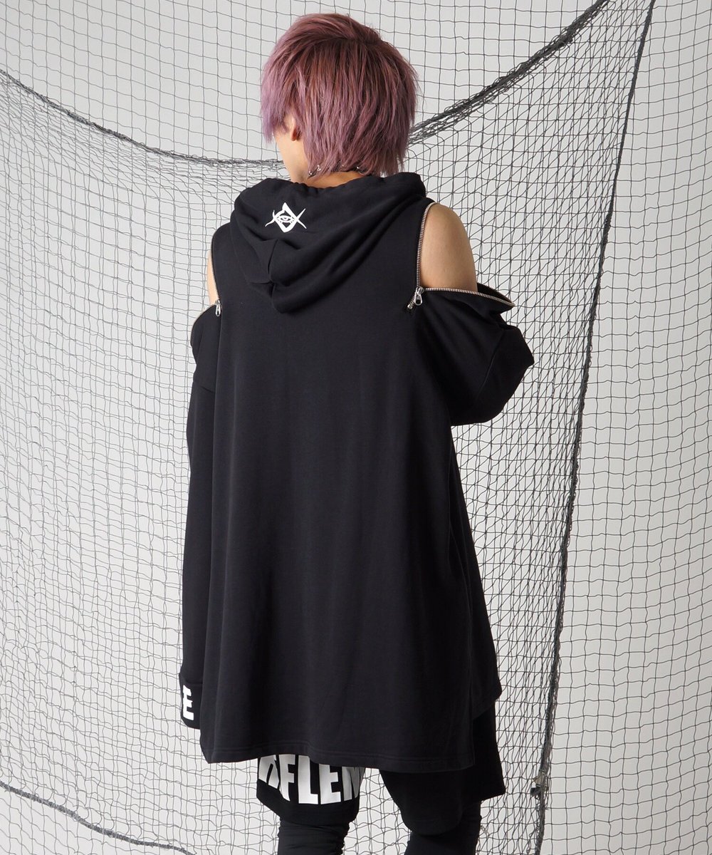 _REFLEM's tweet photo. 👁‍🗨REFLEM(レフレム)
NEW ARRIVAL

ZIPを上げればオープンショルダーに。
ギミックに富むユニセックスフーディー。

ショルダーZIPパーカー
¥11,800(+tax)

近日発売。

#reflem https://t.co/q6VtEuycTA