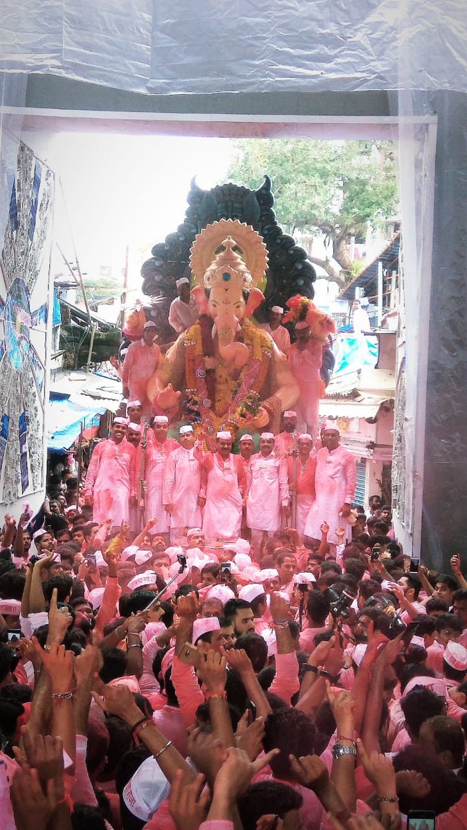 pravinmulyeMT's tweet photo. गणपती बाप्पा मोरया... पुढच्या वर्षी लवकर या... #GaneshUtsav2019 #mumbai @MumbaiTimesMT @MarathiRT @MarathiAamhi @WeMarathi @SIDDHARTH23OCT @prasadoak17 @MataNashik @matakolhapur @Matapune @mtnagpur @ThaneMt https://t.co/tVsEH0kL7K