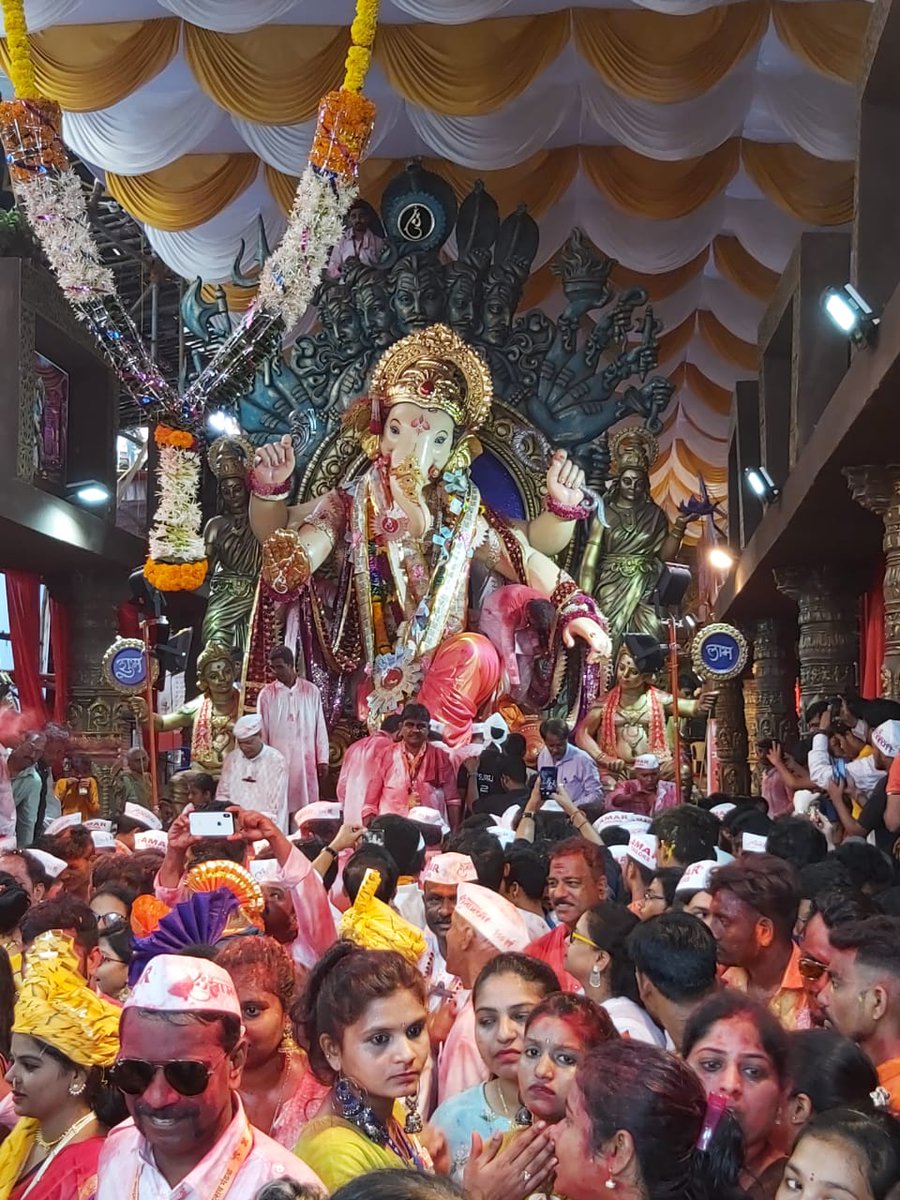 pravinmulyeMT's tweet photo. गणपती बाप्पा मोरया... पुढच्या वर्षी लवकर या... #GaneshUtsav2019 #mumbai @MumbaiTimesMT @MarathiRT @MarathiAamhi @WeMarathi @SIDDHARTH23OCT @prasadoak17 @MataNashik @matakolhapur @Matapune @mtnagpur @ThaneMt https://t.co/tVsEH0kL7K