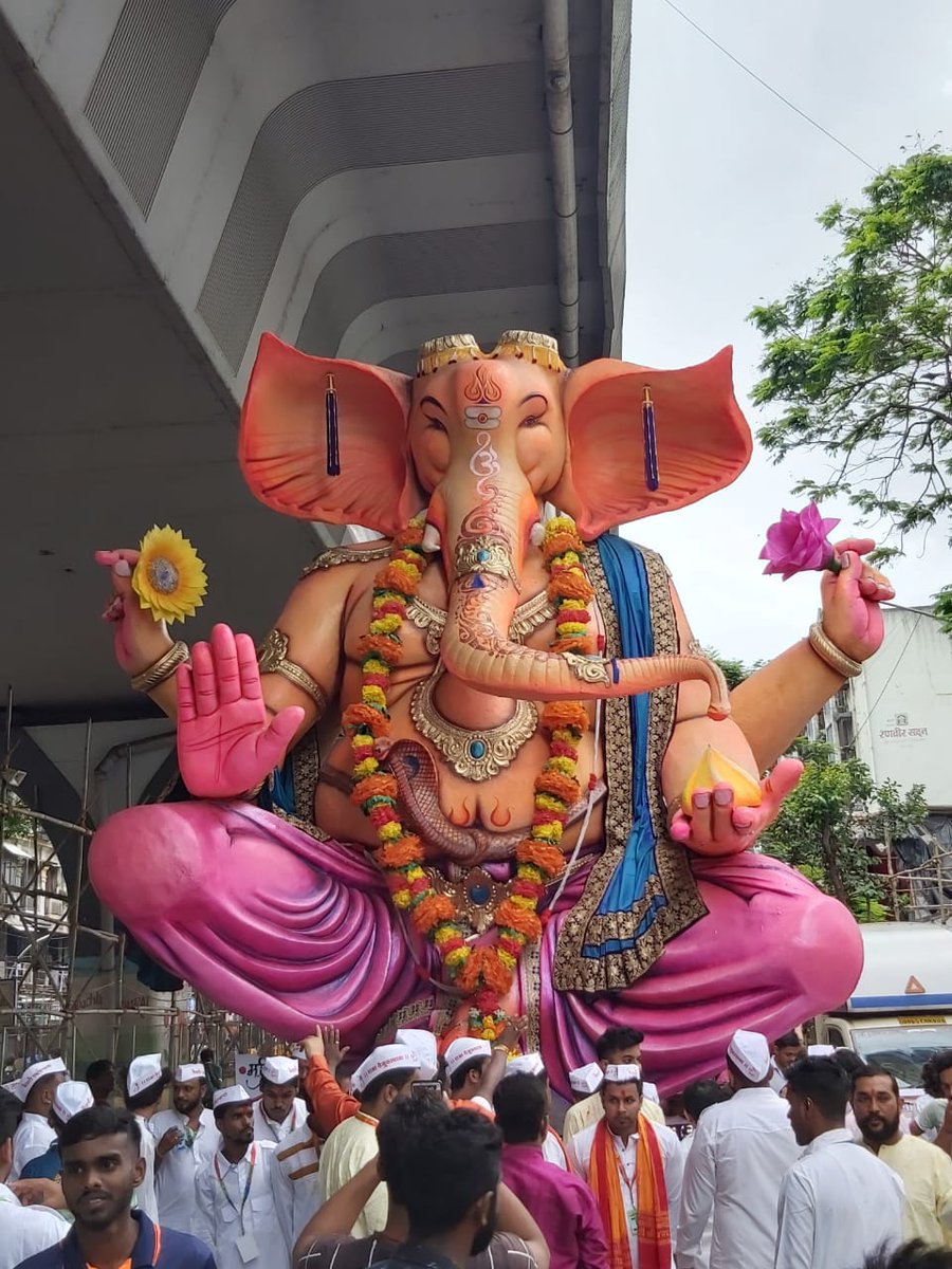 pravinmulyeMT's tweet photo. गणपती बाप्पा मोरया... पुढच्या वर्षी लवकर या... #GaneshUtsav2019 #mumbai @MumbaiTimesMT @MarathiRT @MarathiAamhi @WeMarathi @SIDDHARTH23OCT @prasadoak17 @MataNashik @matakolhapur @Matapune @mtnagpur @ThaneMt https://t.co/tVsEH0kL7K
