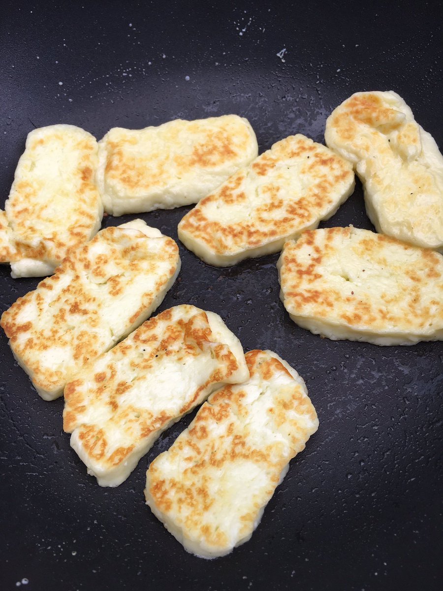 ebbyskitchen's tweet photo. Stop by and say #Halloumi hheee find us today at the beautiful @GuildhallLondon @streetfoodmkts we’ll have our awesome #homemade #Köfte #Halloumi wraps #cookaswego #streetfood #TurkishFood #Lunchsorted @onecityldn #loveLondon #foodie #yummy #köftecikiz https://t.co/fD6QAmE1wD
