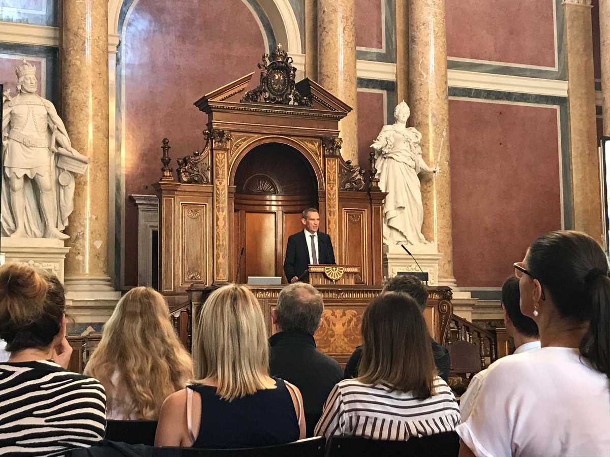 queichland's tweet photo. Prof. Dr. Alexander Kauertz von der #UniLandau mit der Keynote: Beschreibung und Förderung fachlicher Kompetenz - auf der #GDCP in Wien. 
#GDCP_FDdB_19 https://t.co/ry52Te4W73