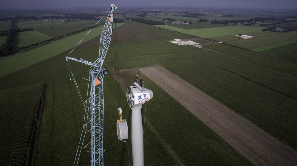 Hier wordt (met) veel Pure Energie gebouwd!  😎🔌 #WindparkDeVeenwieken