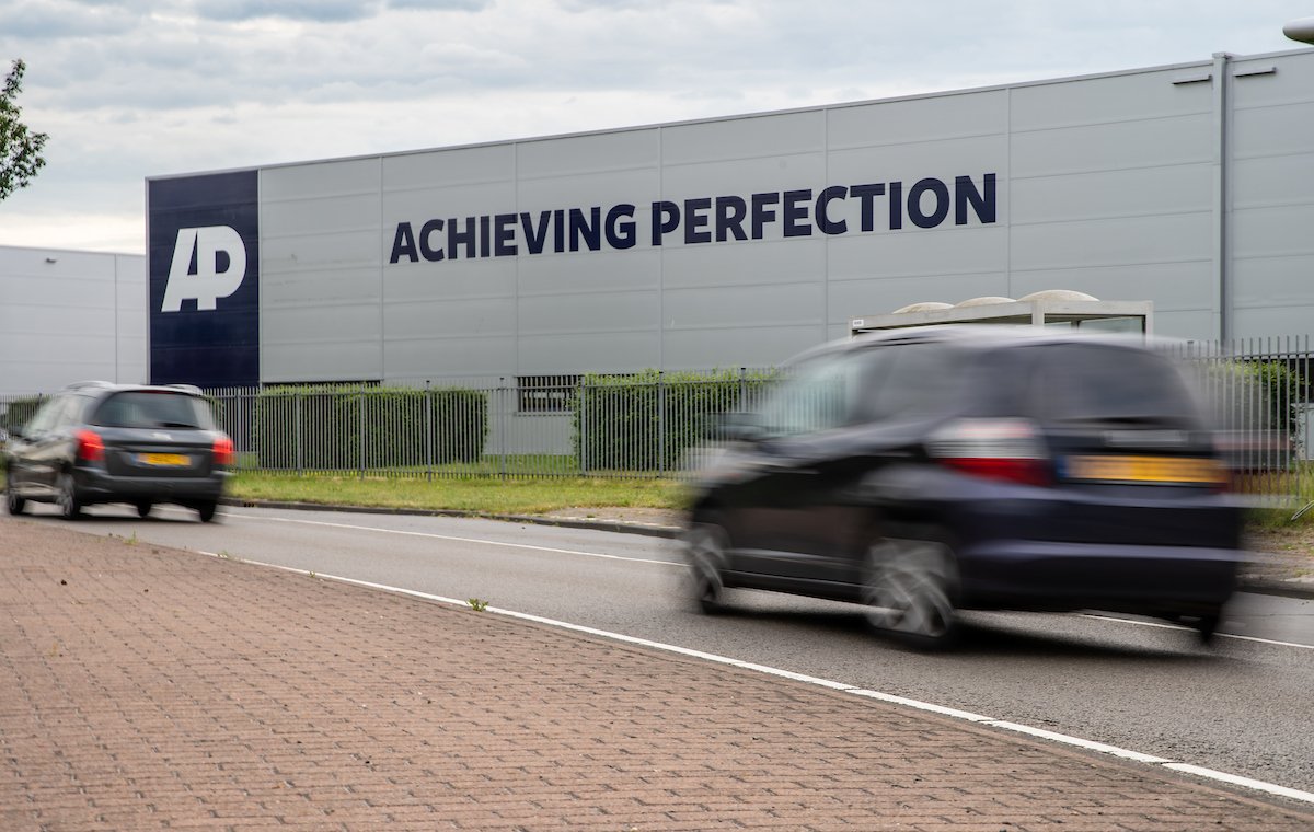 Deze week werden wij twee dagen lang door 3 auditoren beoordeeld door <a href="/Vanderlande/">Vanderlande</a>. Resultaat: waardering met een groene smiley op de kwaliteit van onze processen. Nu nog zorgen dat we nuchtere Groningers blijven. #Erkenning #kwaliteit #AchievingPerfection