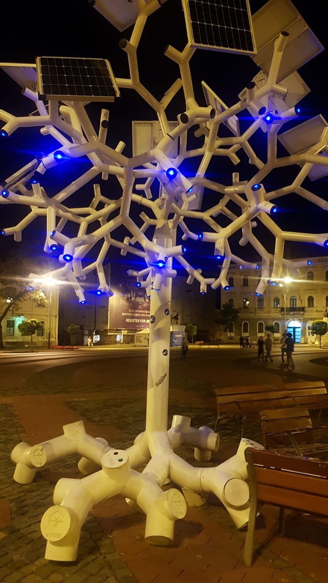 VTREE_SOLAR's tweet image. Another Autumn is surrounding our #Vtree in #Timisoara. Don’t worry, the length of the day will not affect the energy provided by Vtree 🌞🌞🌞 Just come and check it! #solartree #ClimateStrike