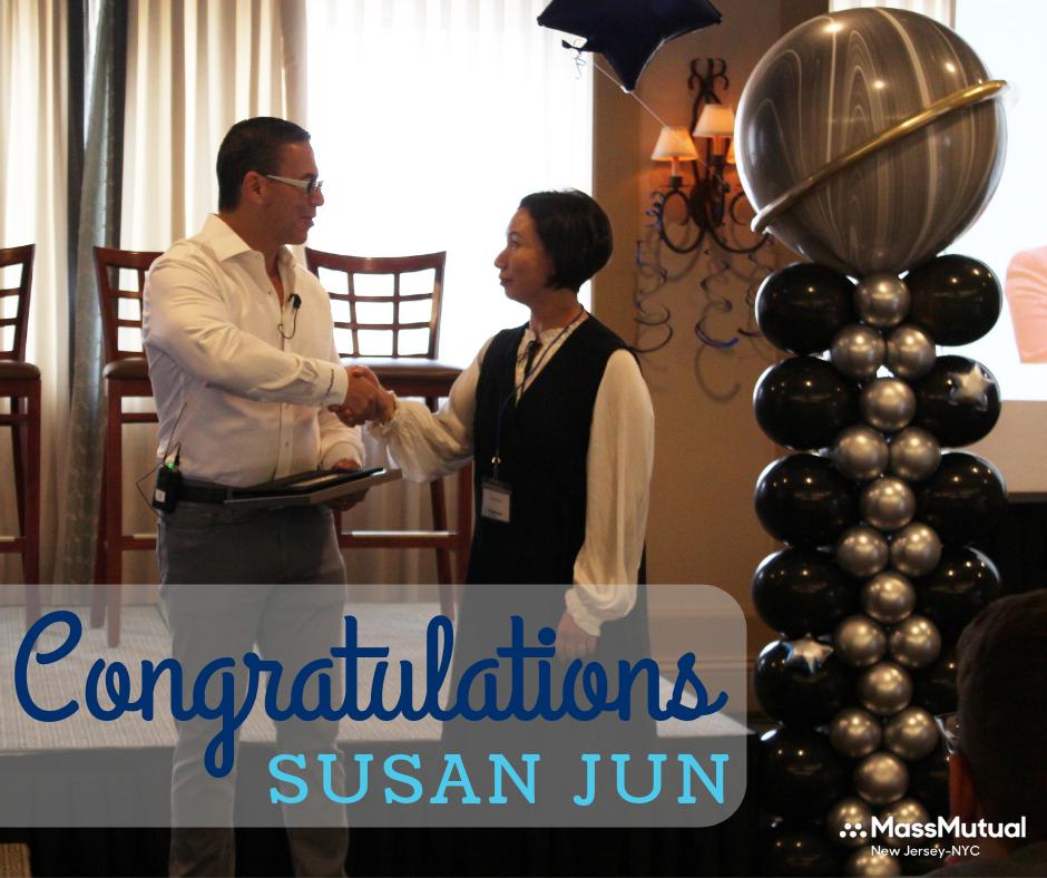 massmutualnjnyc's tweet image. Congratulations to Susan Jun for your impressive work in 2018 and the beginning of 2019, you deserved both rewards you received from @MassMutual

2018 Leadership Award - 3rd Year Agent Policy Leader
2019 Rising Leader Award - 3rd Year

#MassMutualNJNYC #ExcellenceInExecution