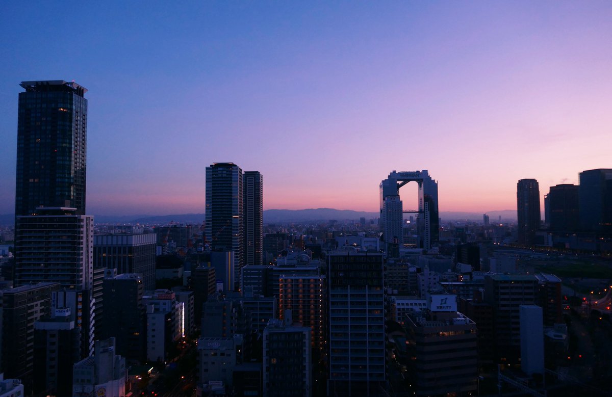 furu_moe's tweet photo. 無音の朝焼けに。

#朝焼け
#静けさ
#孤独
#朝の街
#紫からオレンジ
#morningglow
#tranquility 
#morningcity
#心象写真
#ファインダー越しの私の世界
#美しい風景
#景色
#photography
#landscape
#beautiful_japan
#panasonic https://t.co/Xfpy20I8Fb